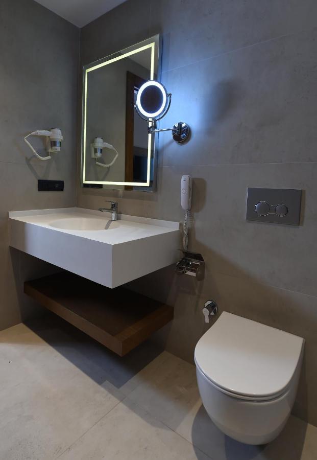 Cher Hotel & Spa Taksim Стамбул Экстерьер фото A wall mounted sink