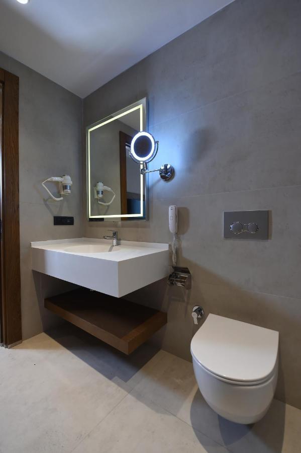 Cher Hotel & Spa Taksim Стамбул Экстерьер фото Bathroom in a hotel